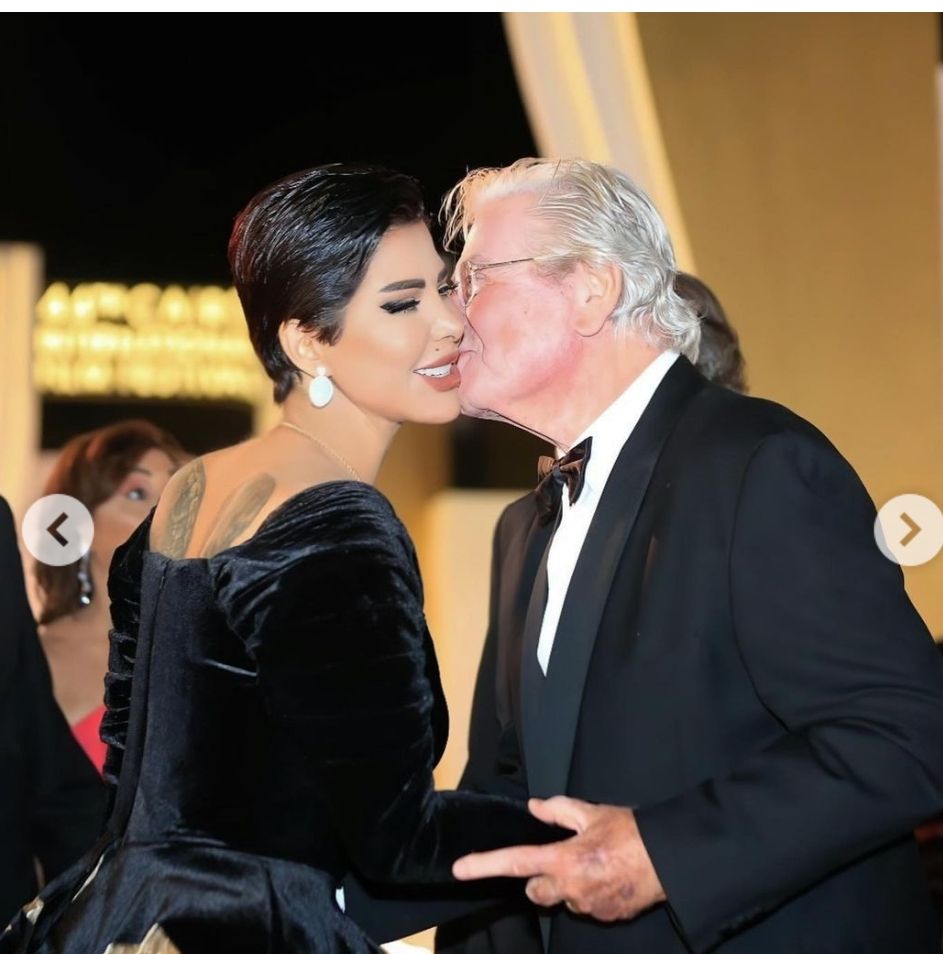 الشيخ ” حسين فهمي ” كان شغال بوس في المهرجان – شاهد