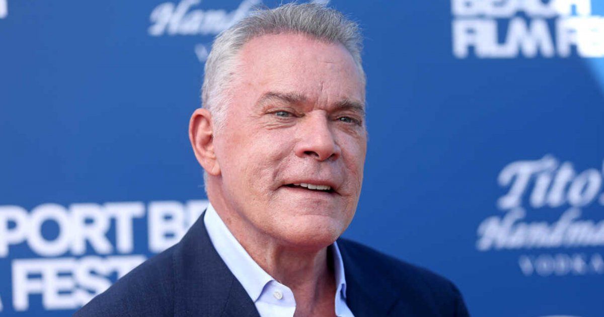 شاهد .. بالصورة - خطيبة الراحل راي ليوتا تكرمه بكلمات مؤثرة في عيد الشكر