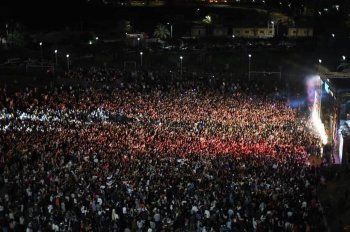 شاهد .. حضور جماهيري كبير في حفل بهاء سلطان في الإسكندرية