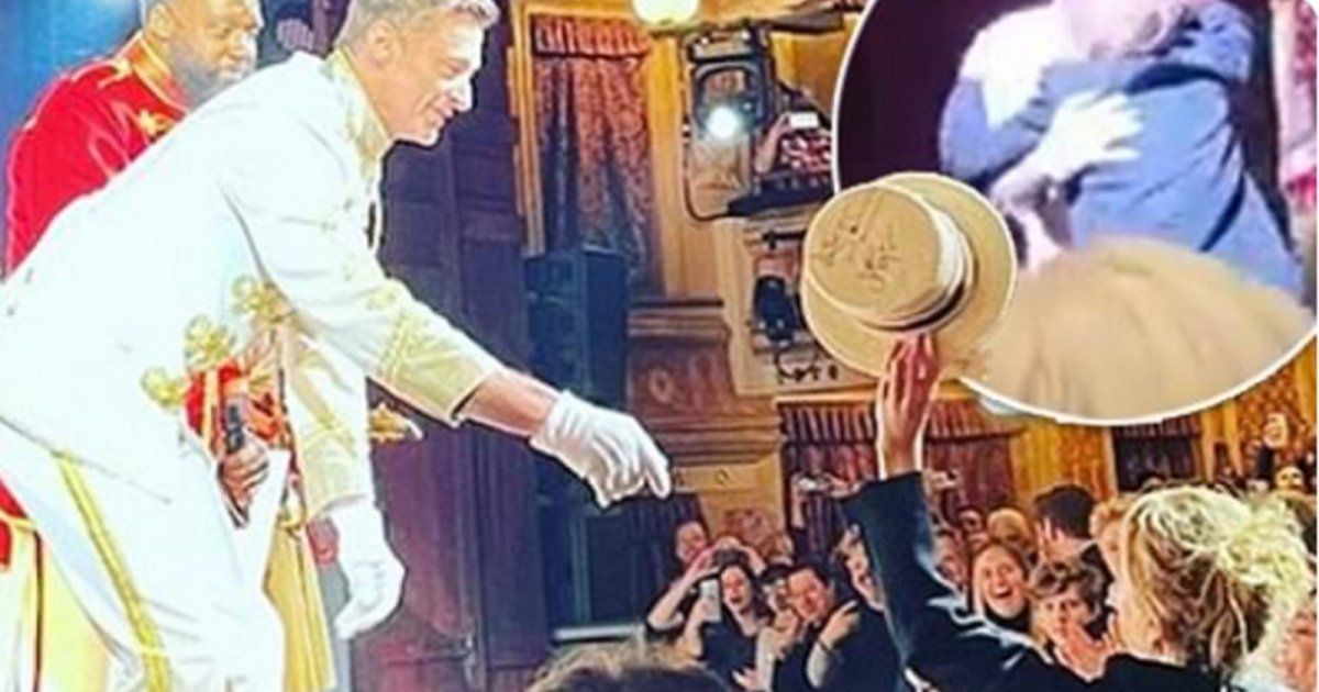 شاهد .. نيكول كيدمان تصدم الجمهور وهي تعرض 150 ألف دولار على قبعة الموقعة من هيو جاكمان