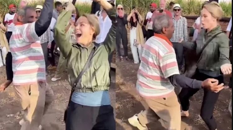 محمد رمضان رقص السياح علي واحدة ونص – شاهد