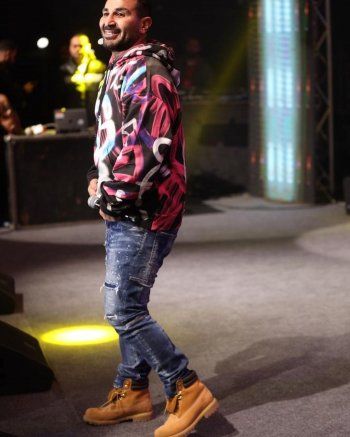 شاهد .. بالصور- أحمد سعد يحيي حفلا غنائيا ضخما تحت شعار كامل العدد