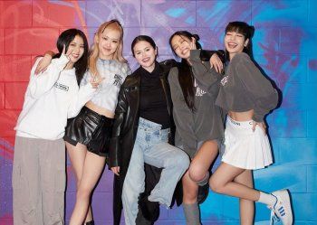 شاهد .. بالصور - للمرة الأولى تلتقي سيلينا غوميز بفرقة "Blackpink" فهل من تعاون جديد بينهن؟