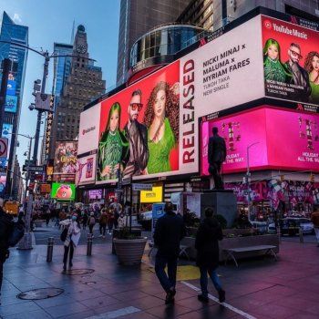 شاهد .. ميريام فارس ونيكي ميناج ومالوما يكتسحون شوارع العالم