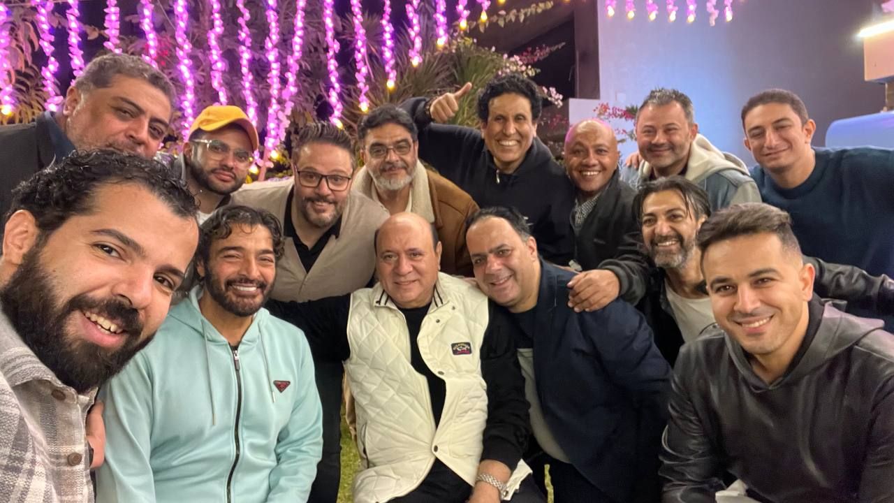 وصلة رقص لـ أكرم حسني علي أغنيته ” ستو أنا ” – شاهد