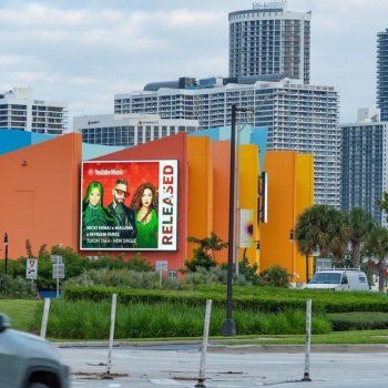 شاهد .. ميريام فارس ونيكي ميناج ومالوما يكتسحون شوارع العالم