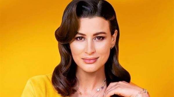 شاهد .. ريم السعيدي تمزّق حذاءها أمام الجميع ومنى زكي وأسيل عمران وكندة علوش يدعمنها