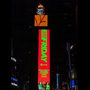 شاهد .. ميريام فارس ونيكي ميناج ومالوما يكتسحون شوارع العالم