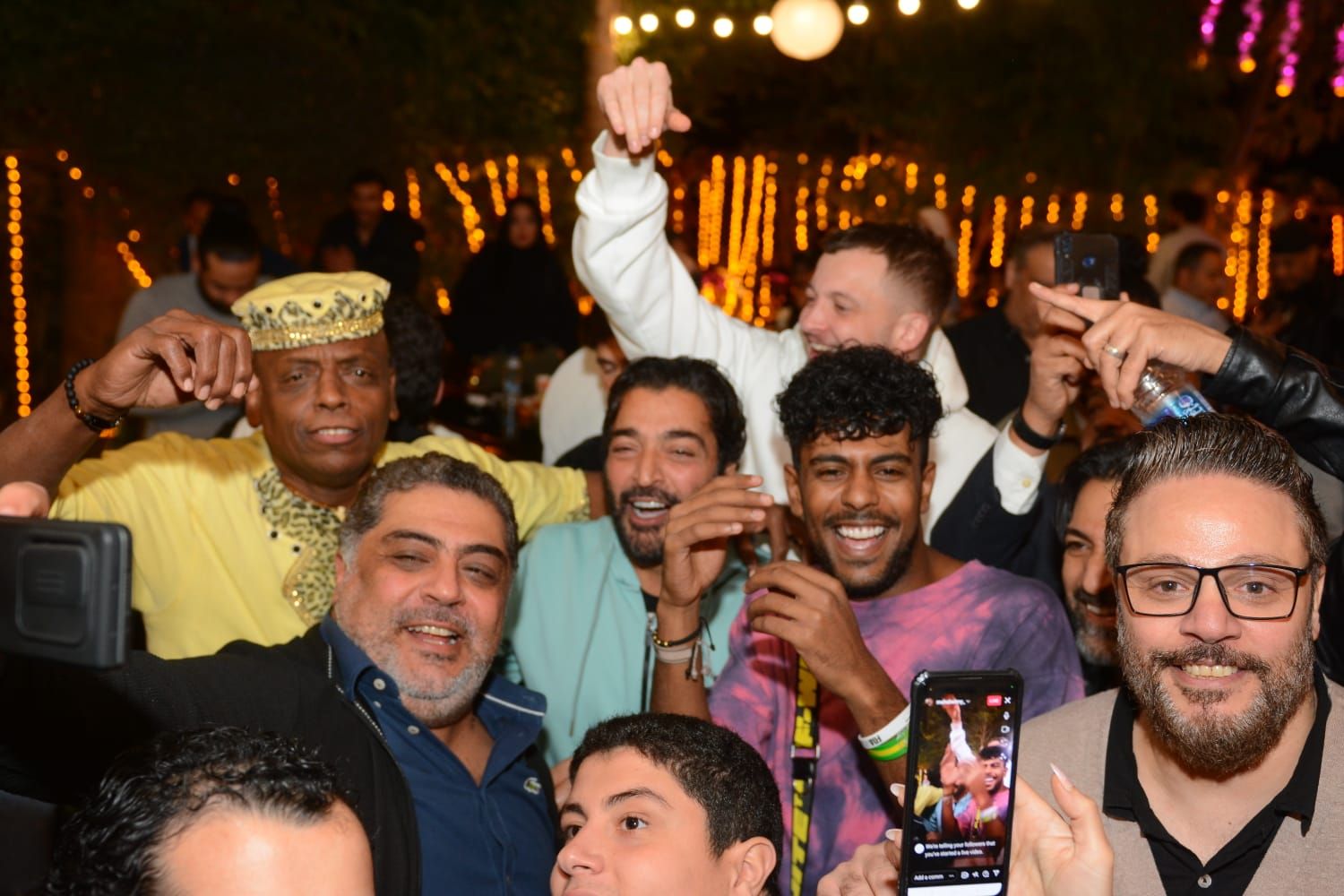 وصلة رقص لـ أكرم حسني علي أغنيته ” ستو أنا ” – شاهد