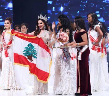 شاهد .. بالفيديو- لحظة انتخاب لبنانية ملكة جمال أوروبا العالمية لعام 2023.. رفعت علم لبنان على المسرح