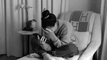 شاهد .. ميغان ماركل تنهار بكاءً والجمهور يسخر من تصرفها لهذا السبب