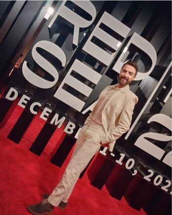 شاهد .. شادي حداد يتألق ببدلة من تصميم جورج حبيقة في مهرجان البحر الأحمر السينمائي