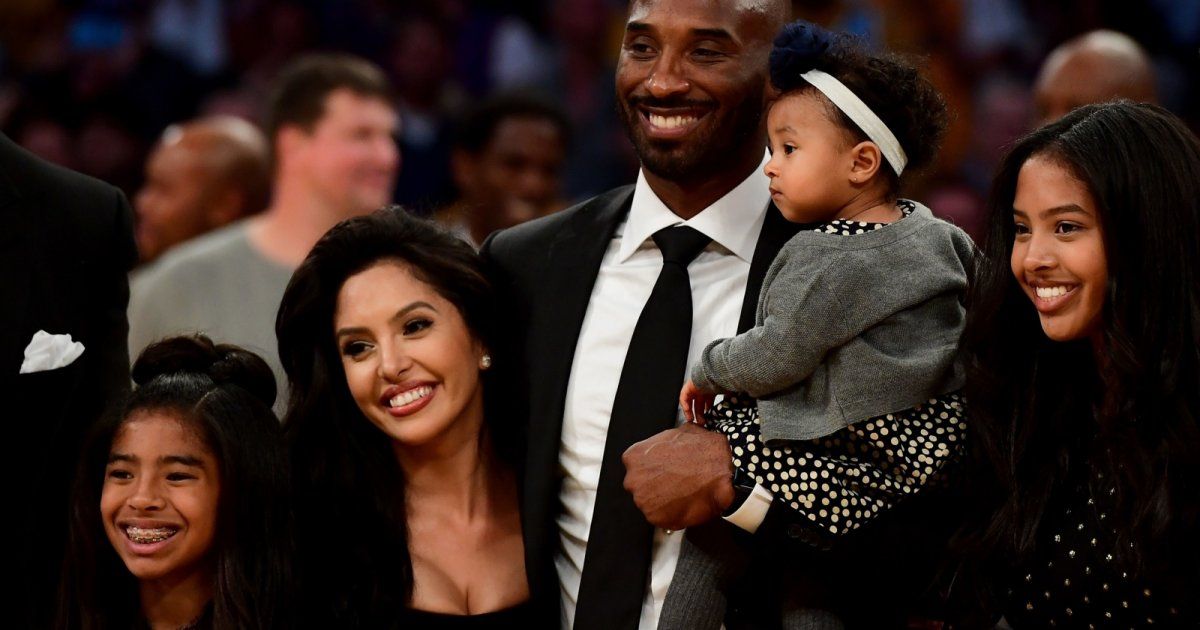 شاهد .. بالصورة - ناتاليا براينت تخلد ذكرى والدها كوبي براينت أينما ذهبت بهذه الطريقة