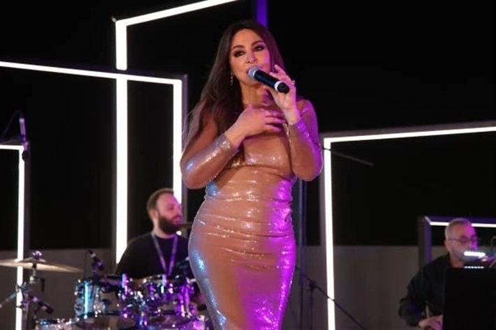 اليسا بتتمخطر بفستان هياكل منها حتة – شاهد