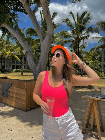 شاهد .. ناي سليمان تستمتع بصيف لا ينتهي على البحر في هذا المكان من العالم-بالصور