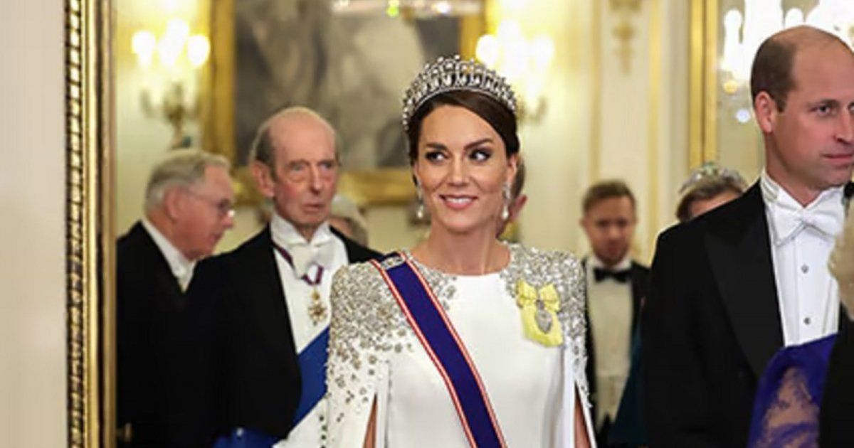 شاهد .. بالصورة - كايت ميدلتون ترتدي للمرة الأولى قلادة ديانا الزمردية في حفل Earthshot Prize 2022