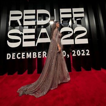 شاهد .. مي عمر تبهر المتابعين بفستان من تصميم زهير مراد.. وهكذا عدلته ليصبح أكثر إحتشاماً