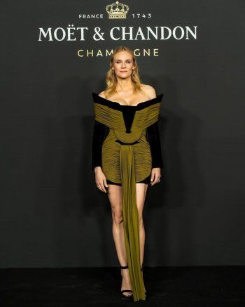 شاهد .. بالصورة - ديان كروغر تتألق بفستان خارج عن المألوف في مدريد