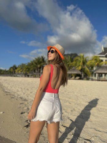 شاهد .. ناي سليمان تستمتع بصيف لا ينتهي على البحر في هذا المكان من العالم-بالصور