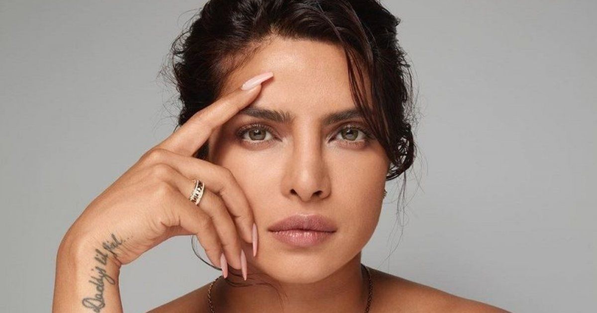 شاهد .. بالصورة - بريانكا شوبرا تتألق بفستان من تصميم طوني ورد في مهرجان البحر الأحمر السينمائي