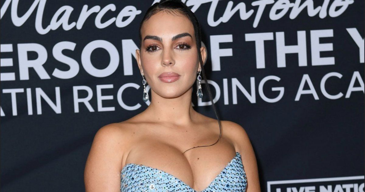 شاهد .. جورجينا رودريغيز تحدث بلبلة بما ارتدته في مونديال قطر..هكذا ظهرت على المدرجات! -بالصور