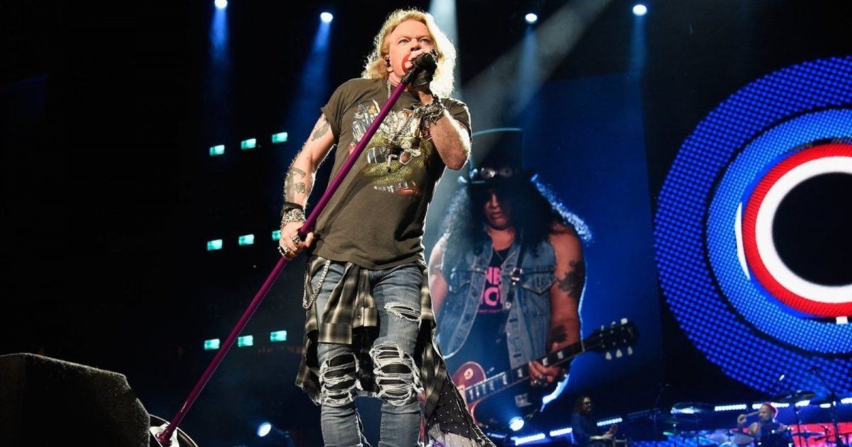 شاهد .. مغنّي فرقة Guns N 'Roses يصفع إمرأة أثناء غنائه...إليكم ما حدث!