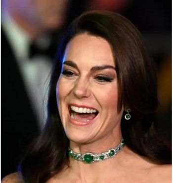 شاهد .. بالصورة - كايت ميدلتون ترتدي للمرة الأولى قلادة ديانا الزمردية في حفل Earthshot Prize 2022
