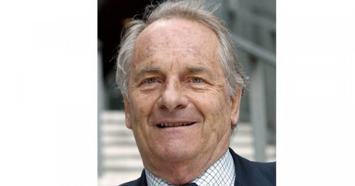 شاهد .. وفاة كاتب فرنس شهير... والجمهور يعبر حزنه