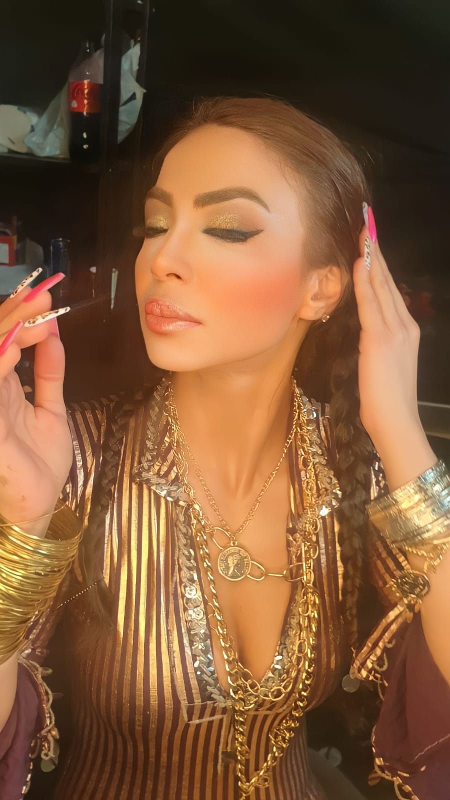 دوللي شاهين تستعد لطرح كليب أغنيتها الجديد الملكه QUEEN