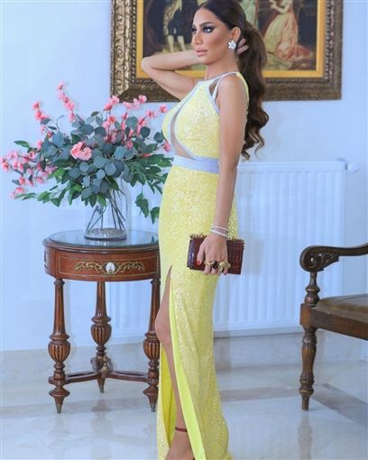 بسمة وهبة بفستان مفتوح علي البحري – شاهد