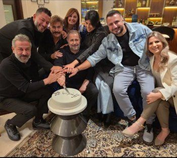 شاهد .. جورج وسوف يقطع قالب حلوى احتفالاً بـ "بيتكلّم عليا" مع شركائه في النجاح -بالصور