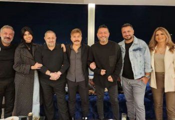 شاهد .. جورج وسوف يقطع قالب حلوى احتفالاً بـ "بيتكلّم عليا" مع شركائه في النجاح -بالصور