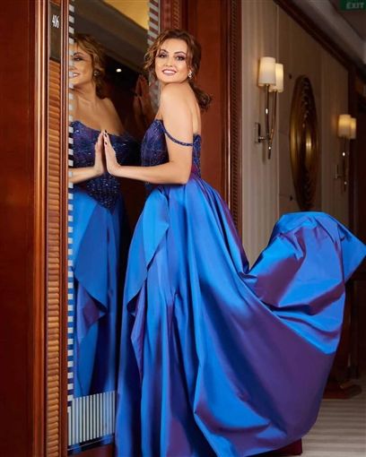 النجمة “بشري” بفستان بفتحة جانبية تتاكل اكل – شاهد