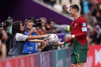 شاهد .. معجبة بـ كريستيانو رونالدو تفجر غيرة جورجينا رودريغز.. فماذا فعلت؟