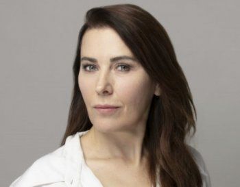 شاهد .. ممثلة شهيرة تفقد السيطرة على سيارتها وتدهس 3 أشخاص