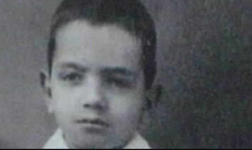 تداول صورة نادرة لنجم الزمن الجميل في طفولته – شاهد