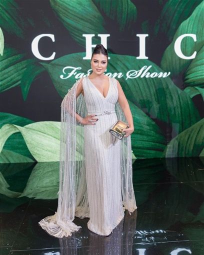 رانيا يوسف بفستان نص محتشم ونص للدلع – شاهد