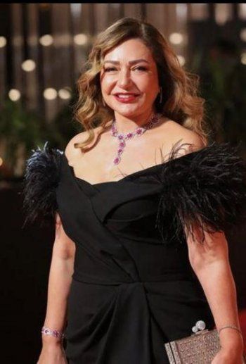 شاهد .. بالصور- ليلى علوي تتصدر الترند بسبب إطلالتها الأخيرة.. إليكم كيف بدت