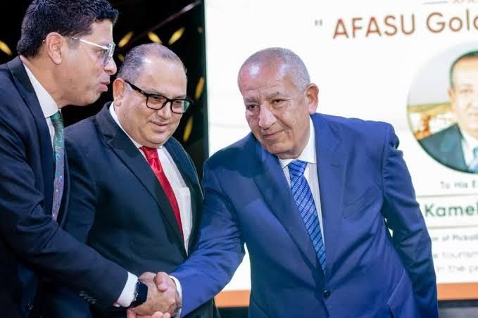 الاتحاد الأفرو أسيوي يمنح كامل أبو علي جائزة التميز في القيادة والتطوير السياحي