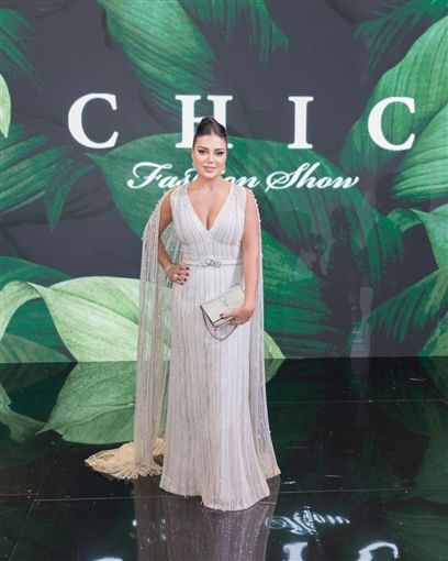 رانيا يوسف بفستان نص محتشم ونص للدلع – شاهد