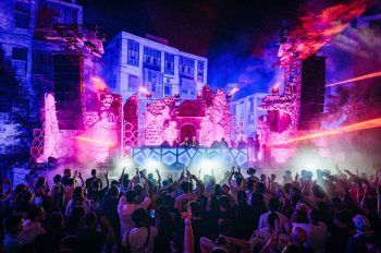 شاهد .. مهرجان "بلد بيست" يضيء سماء جدّة