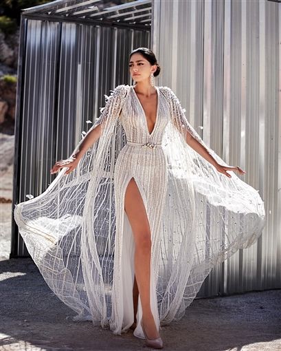 رانيا يوسف بفستان نص محتشم ونص للدلع – شاهد