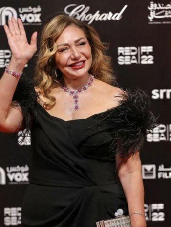 شاهد .. بالصور- ليلى علوي تتصدر الترند بسبب إطلالتها الأخيرة.. إليكم كيف بدت