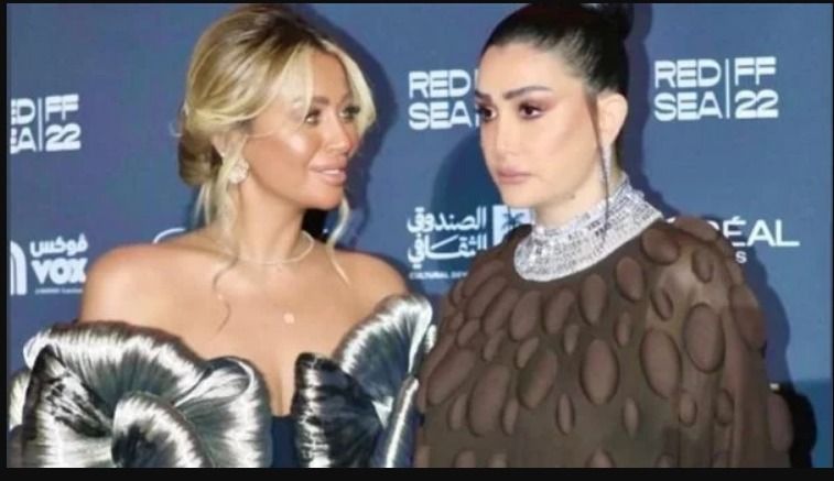 شاهد أحدث ظهور لغادة عبد الرازق وبنتها : شكلها أصغر منها