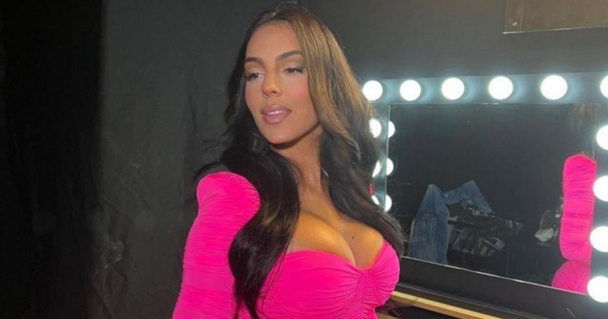 شاهد .. جورجينا رودريغيز تواسي كريستيانو رونالدو بعد هزيمته المدوية