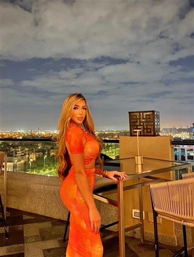 سارة سلامة فتحتها علي البحري خالص وأبوها عامل مش واخد باله