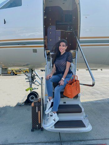 شاهد .. ياسمين صبري بإطلالة كاجوال من أمام الطائرة.. وجمالها حديث المتابعين