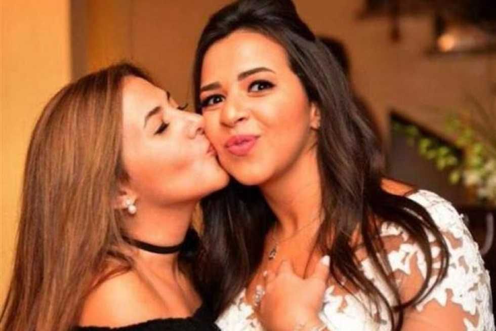 دنيا سمير صندوق اسرار شقيقتها إيمي : افتح ياسمسم