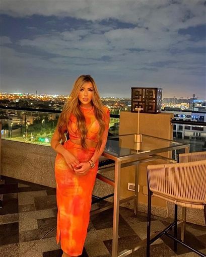 سارة سلامة فتحتها علي البحري خالص وأبوها عامل مش واخد باله