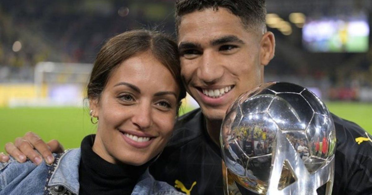 شاهد .. زوجة أشرف حكيمي توبّخه أمام الجميع في الملعب بعد فوز المغرب على البرتغال - بالفيديو